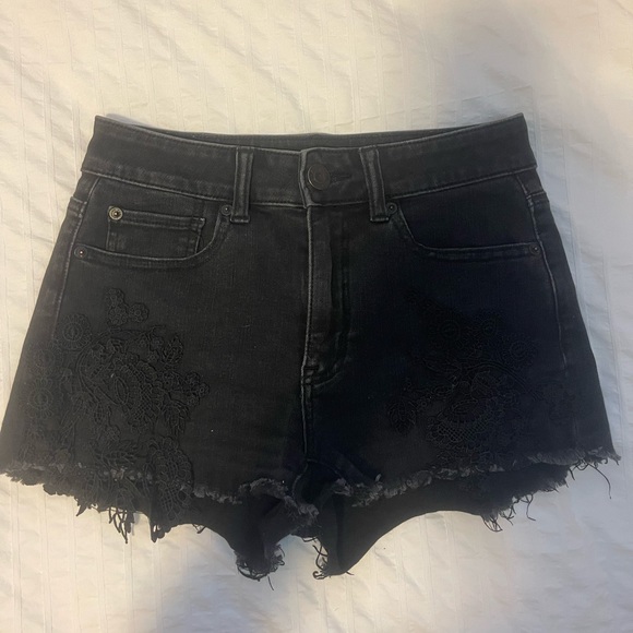 Destressed black lace American eagle shorts size 0 20$ - Picture 1 of 3